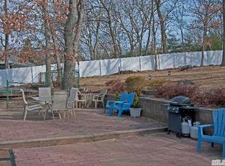 651 Meadow Rd, Smithtown, NY 11787