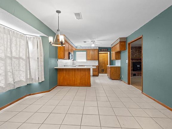 4th image of 31 Turner Cir