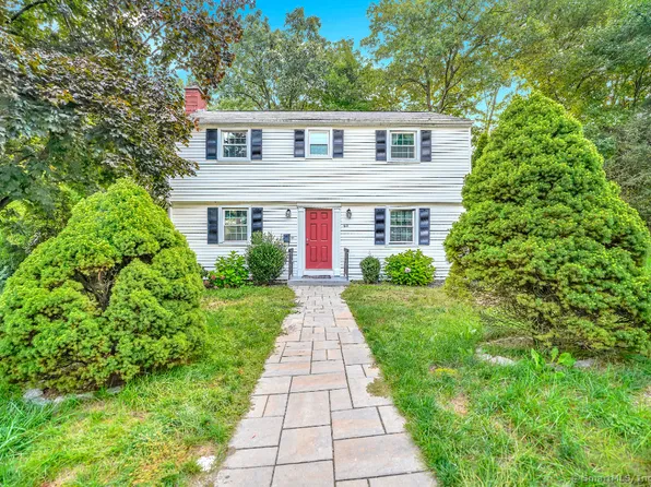 62 Oakdale Avenue, Waterbury, CT 06708