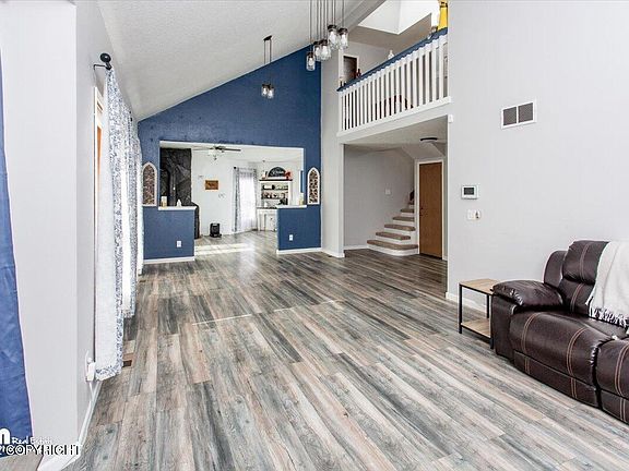 5th image of 2800 W Youngtree Dr