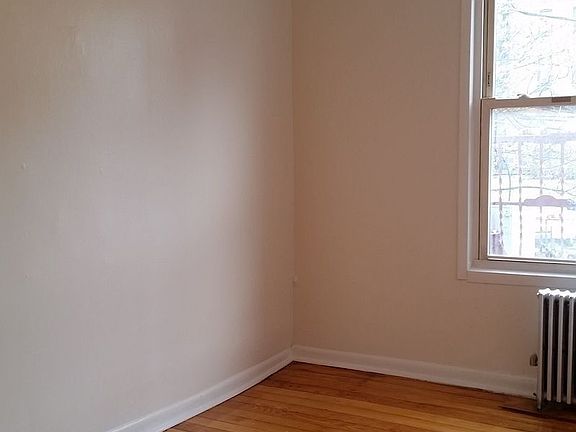 3rd image of 3167 Villa Ave #5