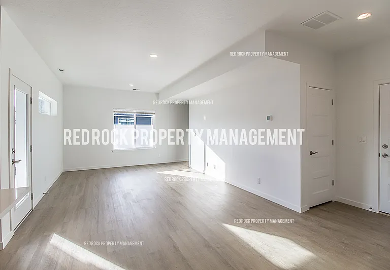 1118 N Davis Ln — Photo 10