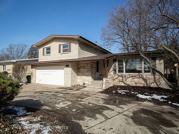 2nd image of 821 W 187th St