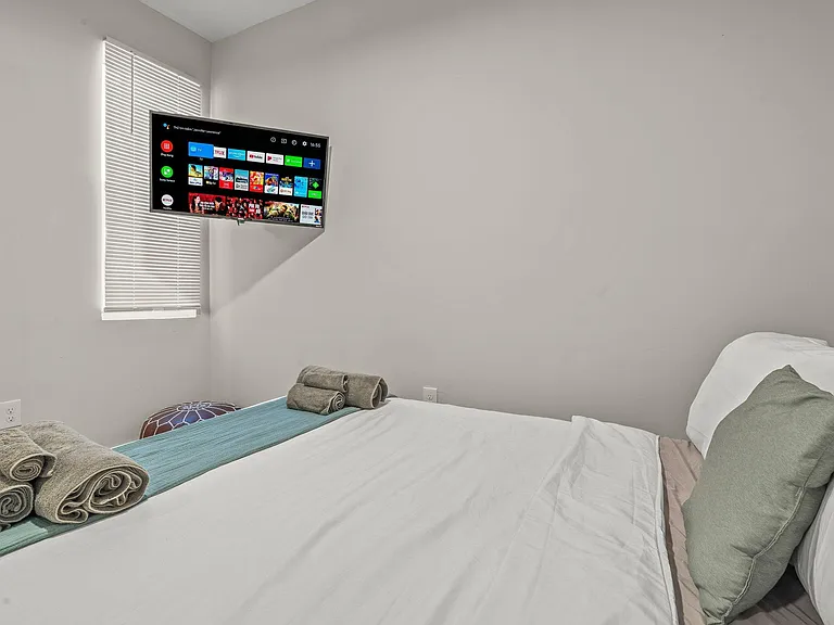 147 E Allen St — Photo 24