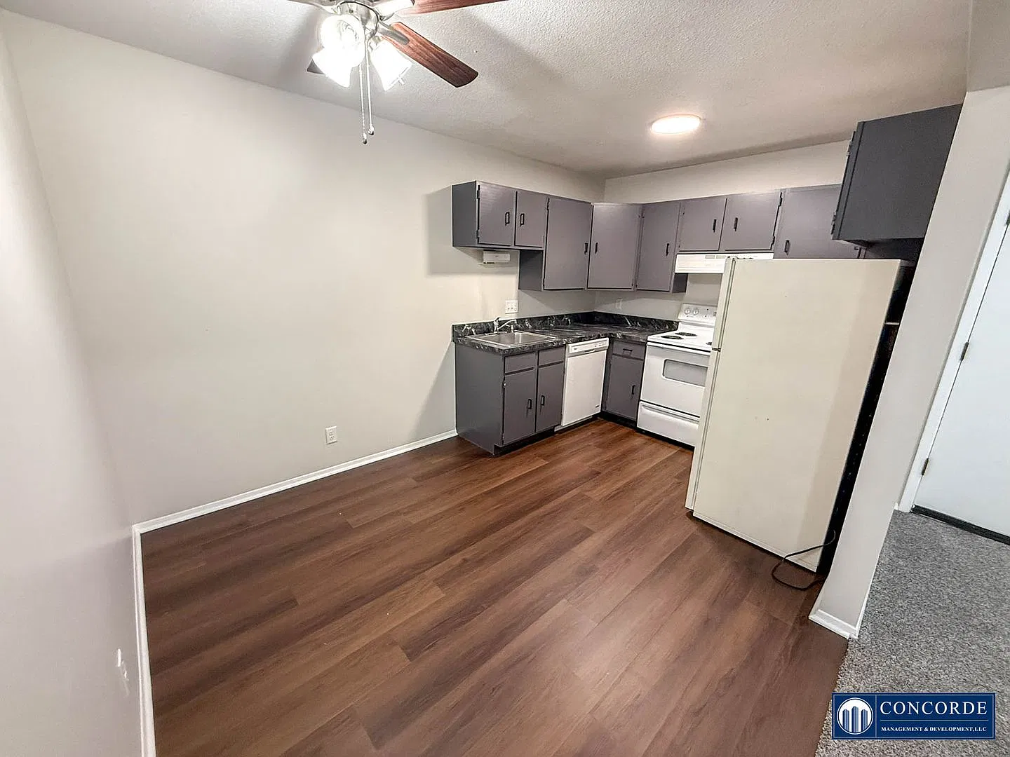 Updated Apartment close to Downtown — Photo 3