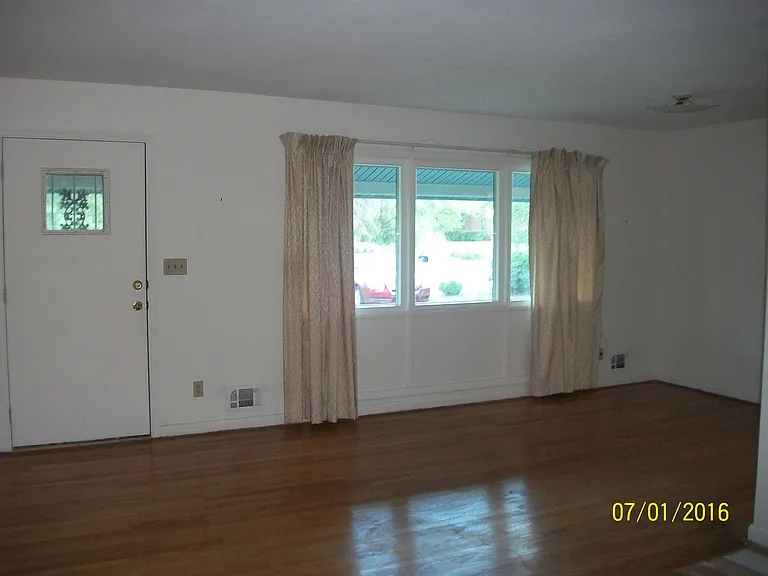 2851 Wells Dr — Photo 10