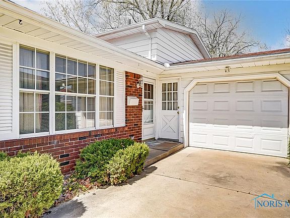 3rd image of 808 Woodlawn Dr