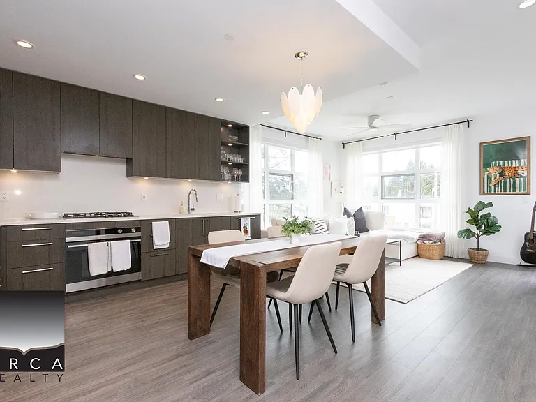 733 E 3rd St #404 — Photo 3