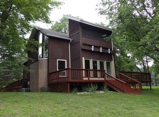 4022 Section Rd, Lambertville, MI 48144