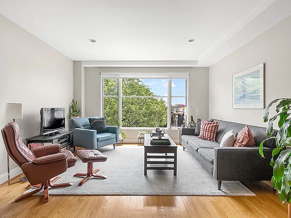 3rd image of 10 Slocum Pl APT 4A