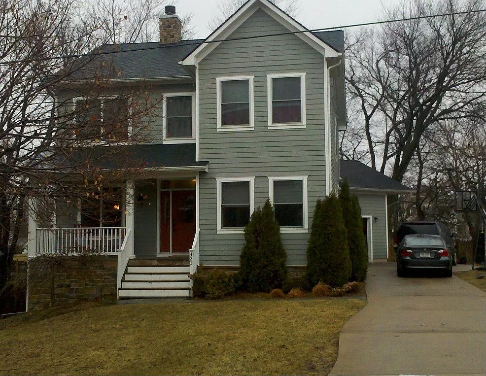 421 E East St photo 1