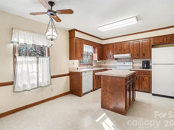 5th image of 2116 Rice Rd