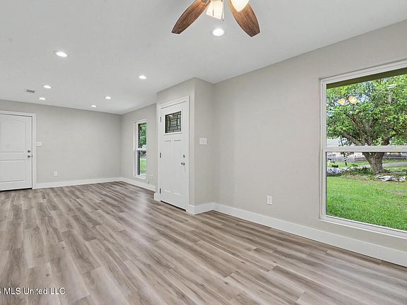 4th image of 108 Vicksburg Pl