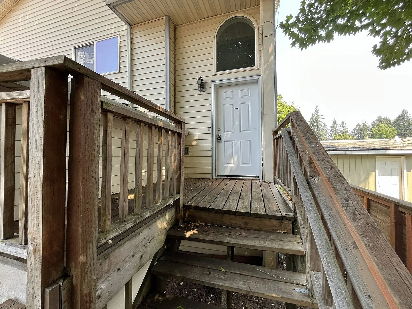 Spacious 3-Bedroom Duplex with Attached 1-Car Garage, Vaulted Ceilings & Flexible Two-Level Layout — Photo 3