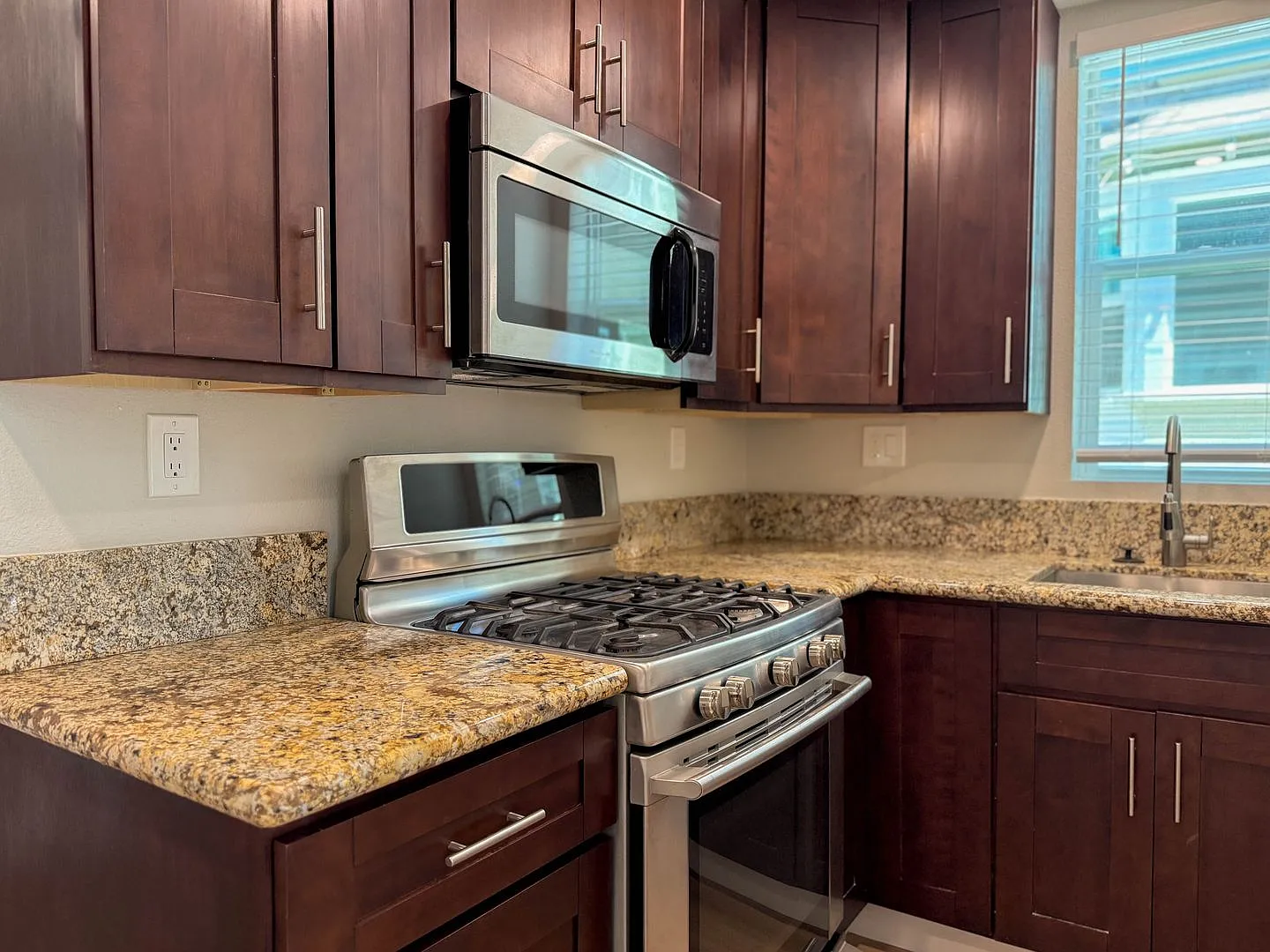 Fourth Ave Apartments — Photo 4