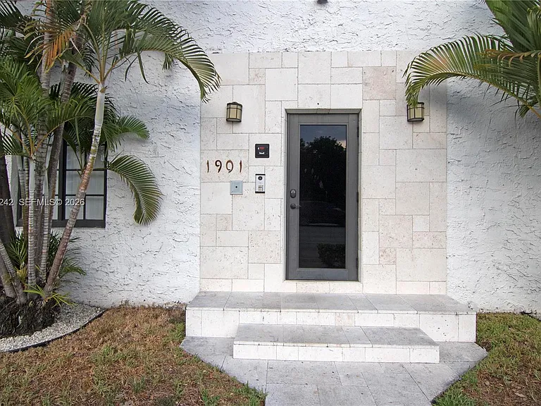 1901 S Le Jeune Rd #2 — Photo 14