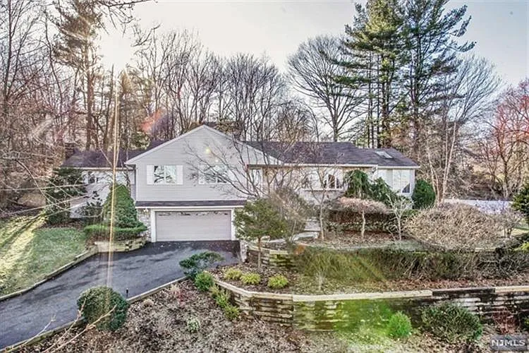 207 Emeline Dr photo 1