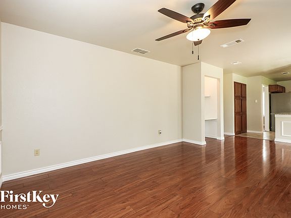4th image of 5017 Cedar Springs Dr