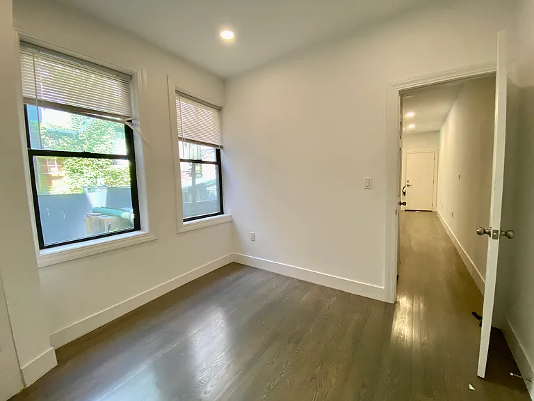 31 Temple St #2F — Photo 9