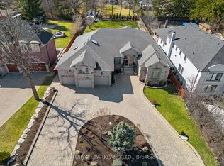 16 Boyle Dr, Richmond Hill, ON