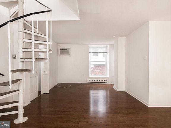 5th image of 2311 Spruce St APT 202