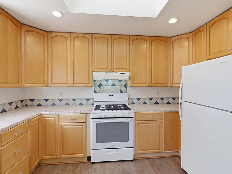 218 Mora St — Photo 22