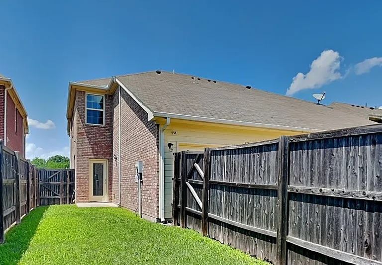 821 Jamie Dr — Photo 17