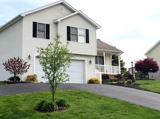 329 Leedy Way E, Chambersburg, PA 17202