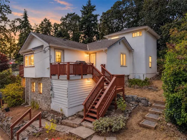 3938 Wilkinson Rd, Saanich, BC V8Z 5A2