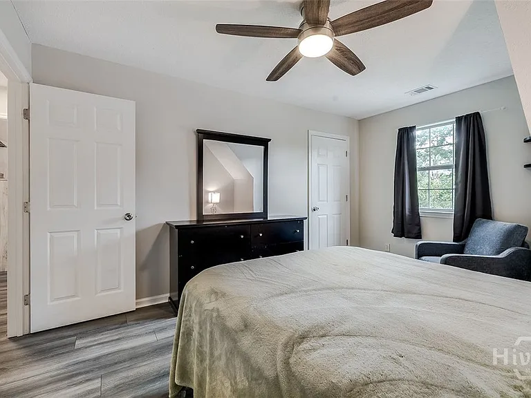 110 Embassy Ct — Photo 32
