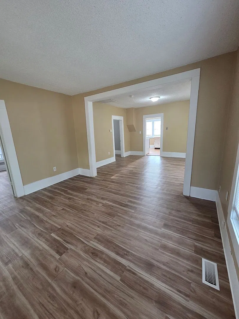 1350 S Greenwood - 2 Bedroom, 1 Bathroom Home with 2-Car Garage - $900 — Photo 3