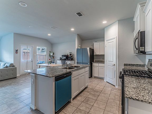 5th image of 628 Spaulding St