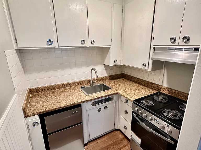 1211 W 9th Ave #4 — Photo 4