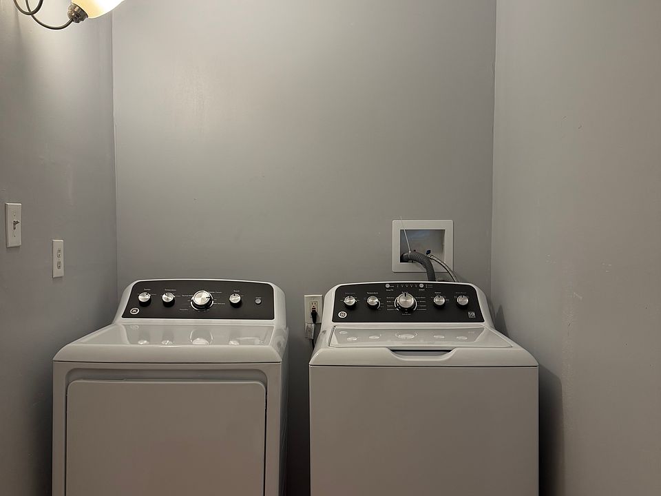 1st image of 11 Jackson Pl Floor 1