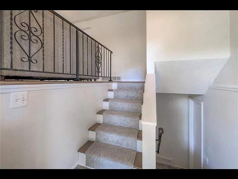 9110 Farley Ln — Photo 14