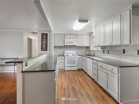 Large updated gourmet kitchen.