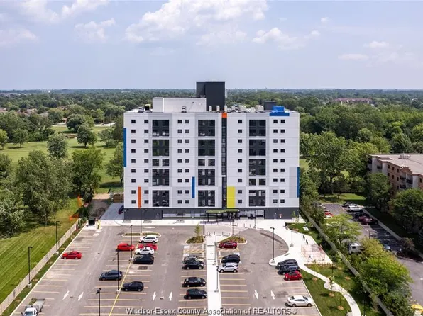 3100 Meadowbrook Ln, Windsor, ON