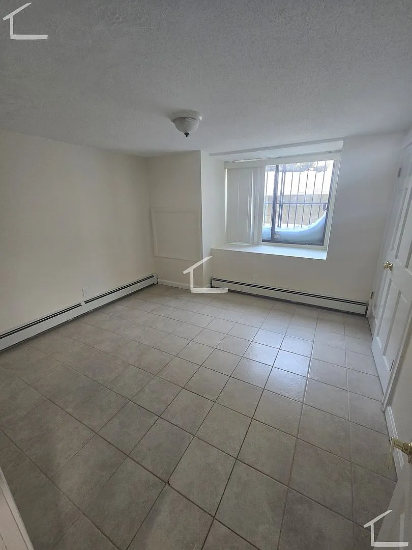 Ground Level One bedroom — Photo 3