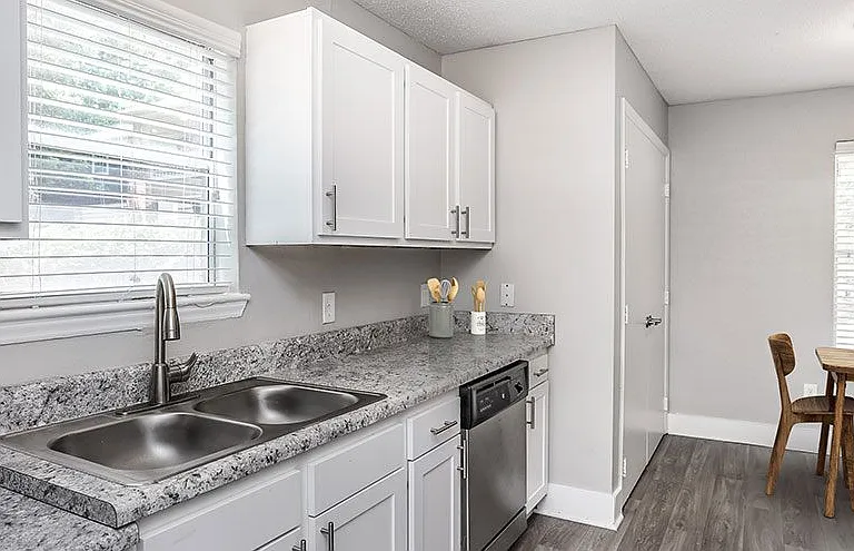Six Forks Station Apartments — Photo 1