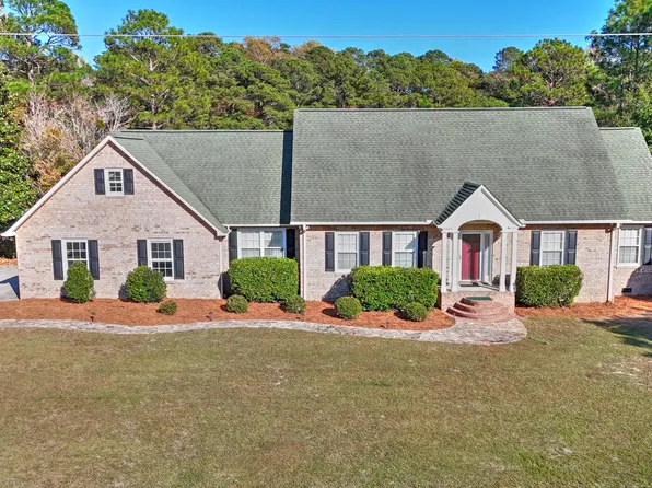 10 Queens Grant Circle SW, Shallotte, NC 28470