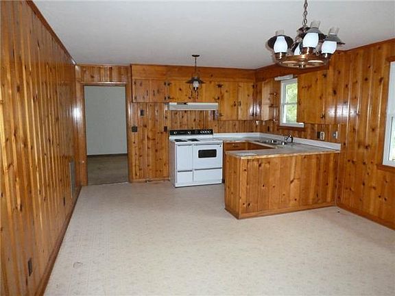 5th image of 216 Woodland Dr