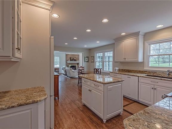 3rd image of 22 Locke Dr