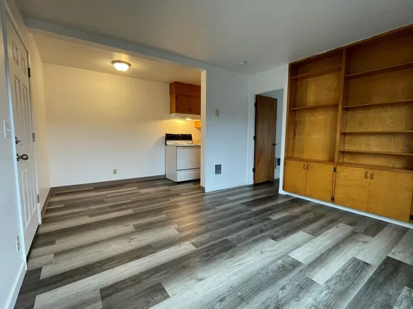 University House, 961 NW Hayes Ave APT 24, Corvallis, OR 97330