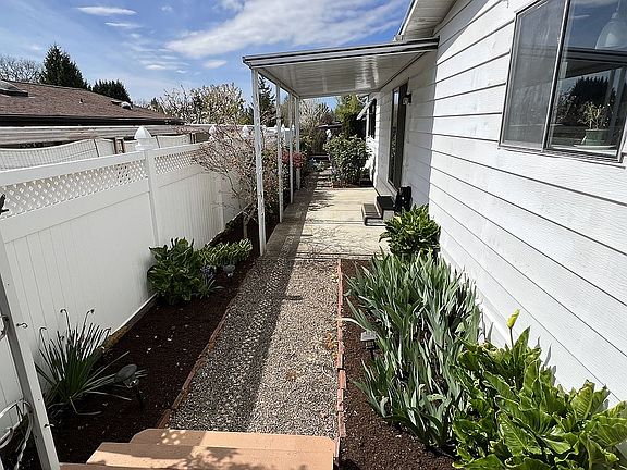 3rd image of 100 SW 195th Ave Unit 137