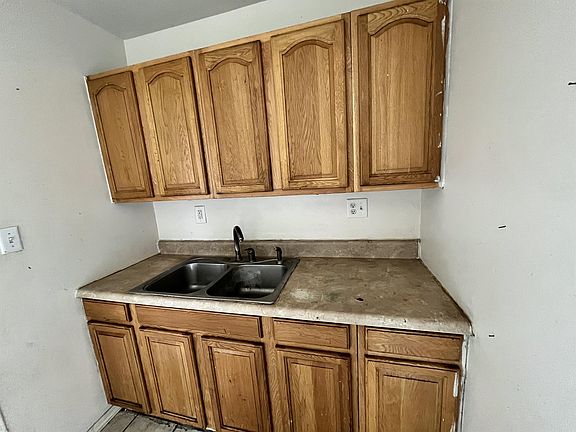 3rd image of 311 E Magnolia St APT 2