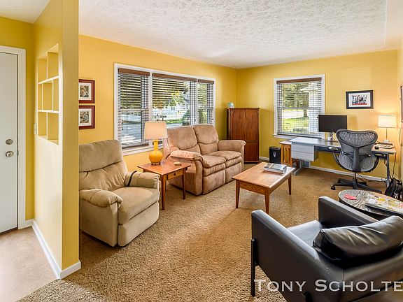 3rd image of 3233 30th St SW