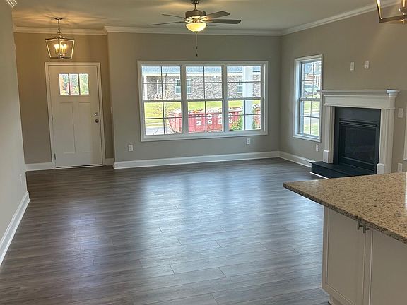 4th image of 120 Silverlimb Ln