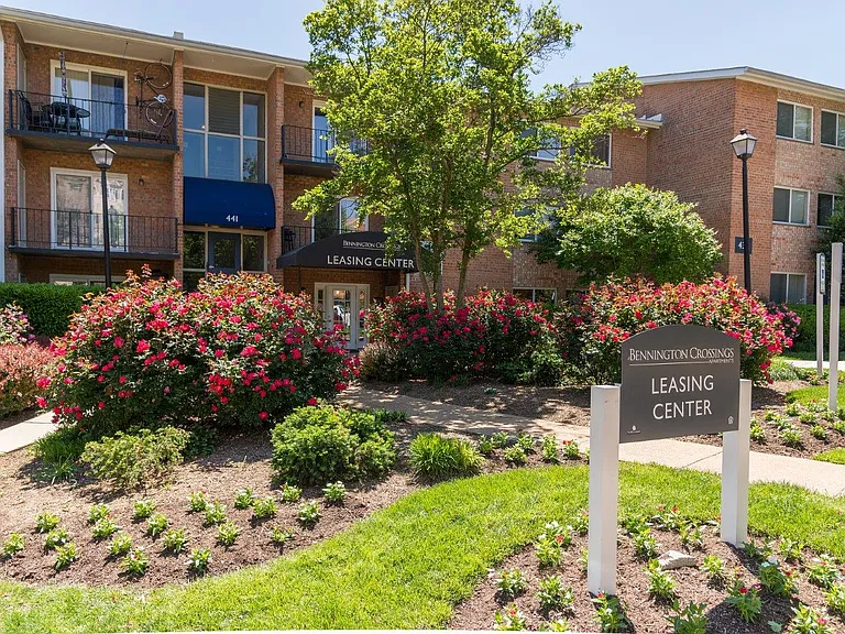 Bennington Crossings Apartment Homes — Photo 8