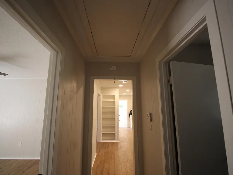 1610 W Frank St — Photo 3
