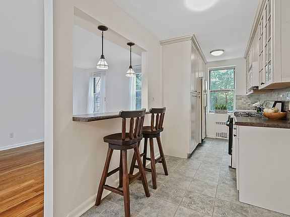 5th image of 245 Parkview Ave APT 2C